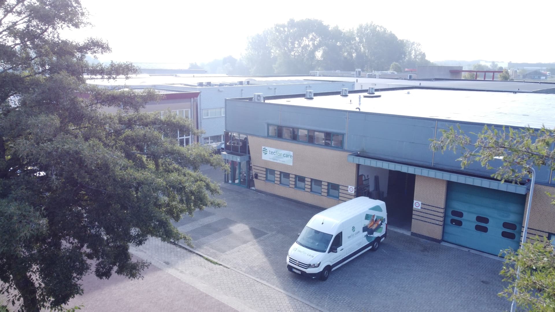 Luchtfoto van het Tecfor Care pand in Elst